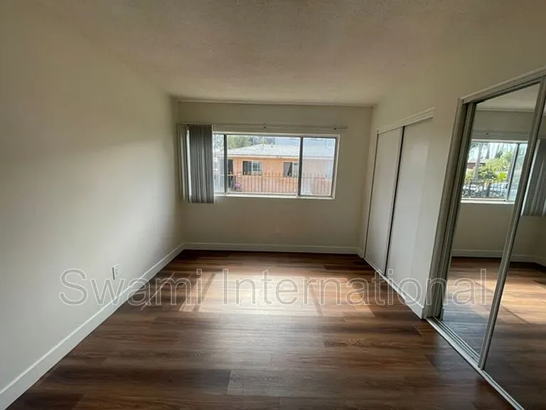 633 E 97th St #1 — Photo 11
