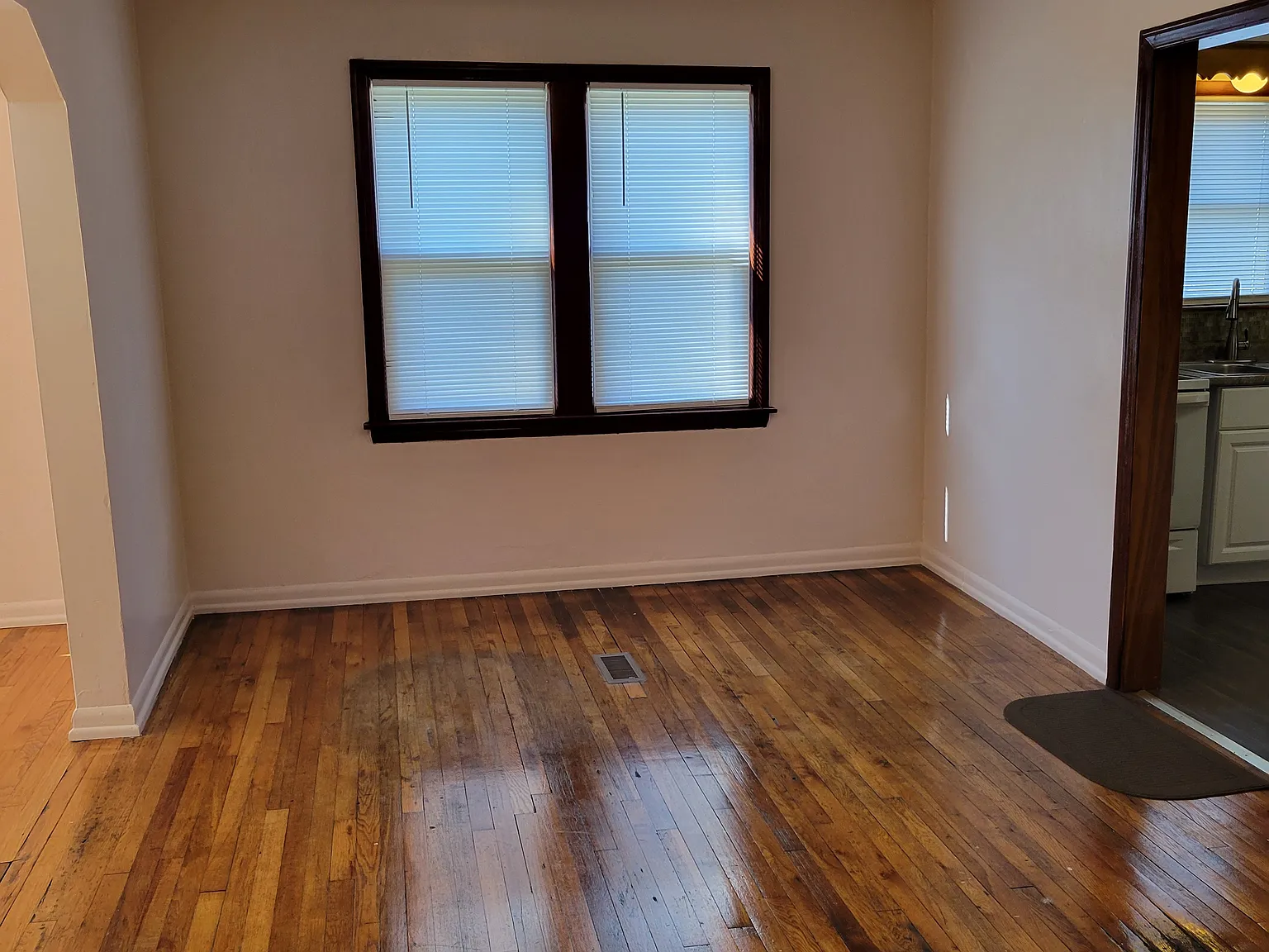 2 bed, 981 sqft, $1,000 — Photo 4