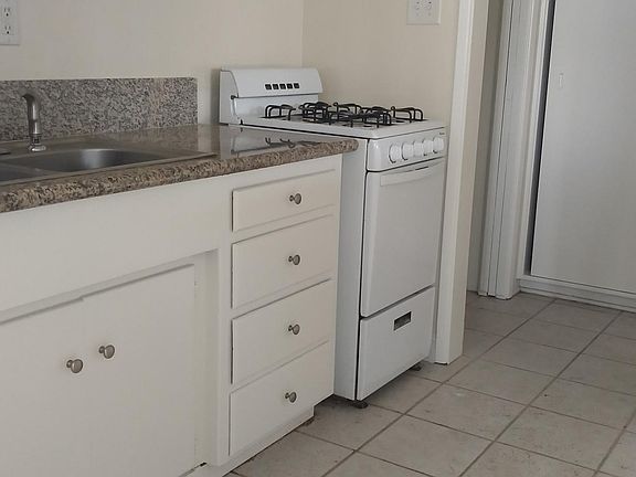 4th image of 4329 E Ocean Blvd APT B