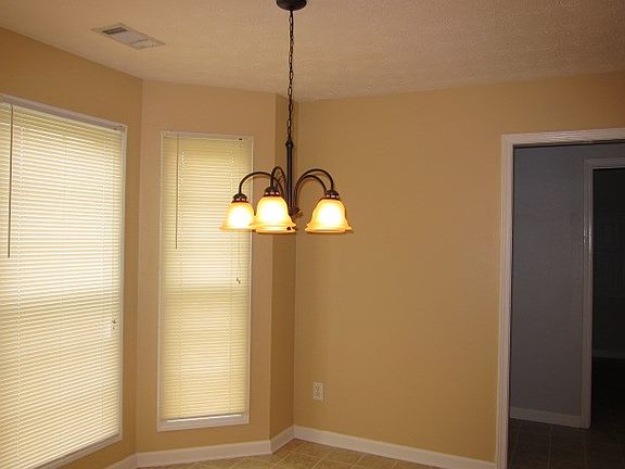 4th image of 80 Lincolnshire Ln
