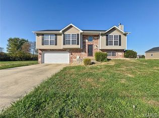 137 Blackjack Rd, Troy, IL 62294