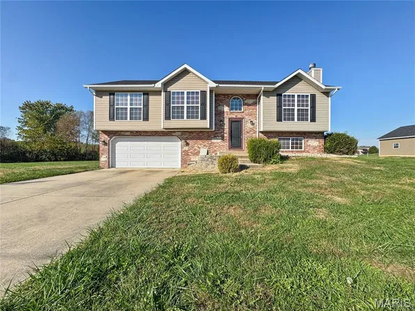 137 Blackjack Rd, Troy, IL 62294