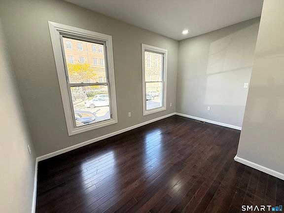3rd image of 41 Howe St