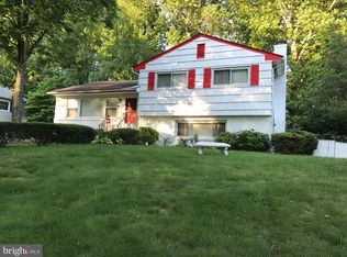 909 Cottage St SW, Vienna, VA 22180