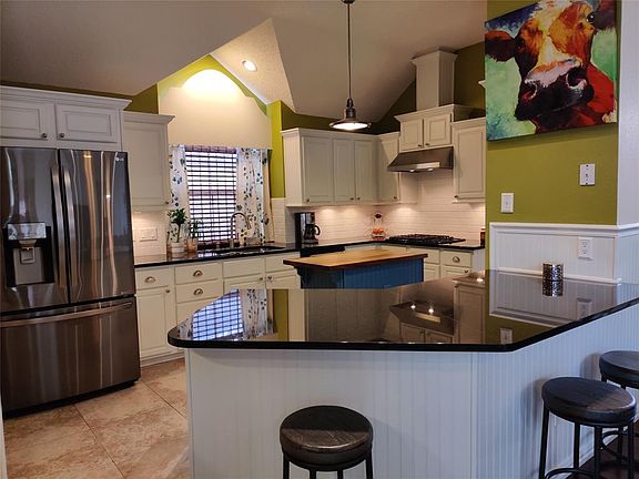 2nd image of 2313 Lawton Ln