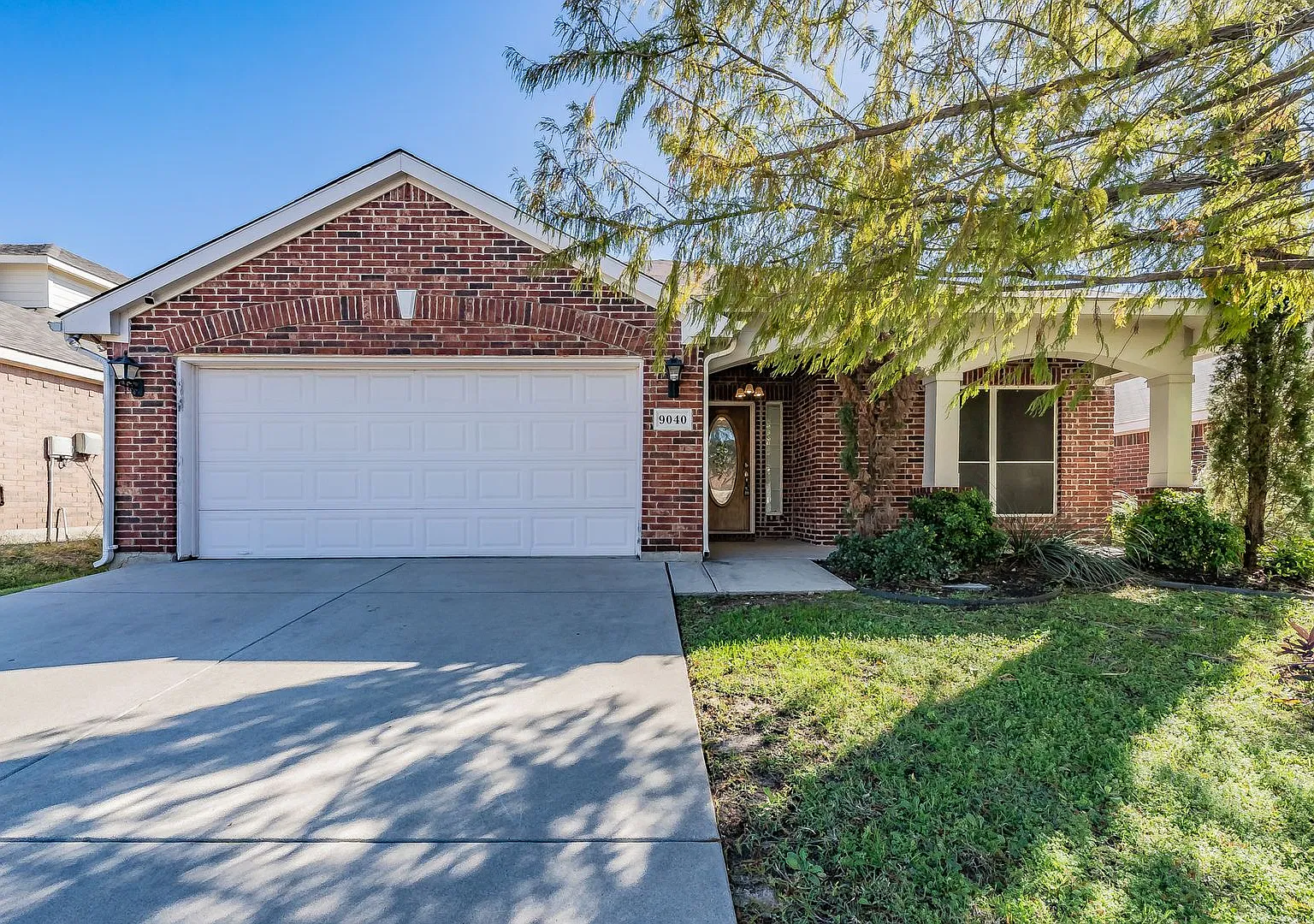 3bed/2bath Cozy Chic with Backyard Oasis — Photo 1