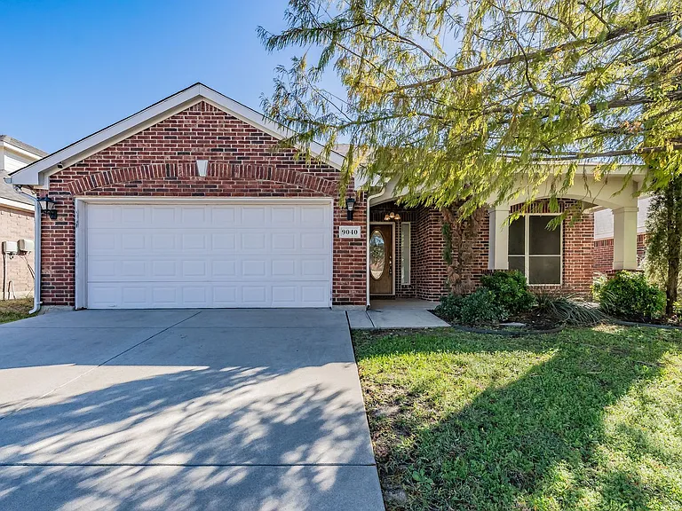 9040 Weller Ln — Photo 1