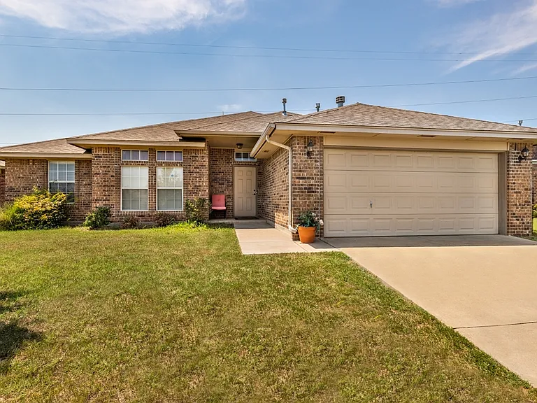 8205 Hillers Rd — Photo 1