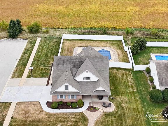 2nd image of 610 Peony Ln