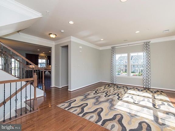 4th image of 607 Fox River Hills Way