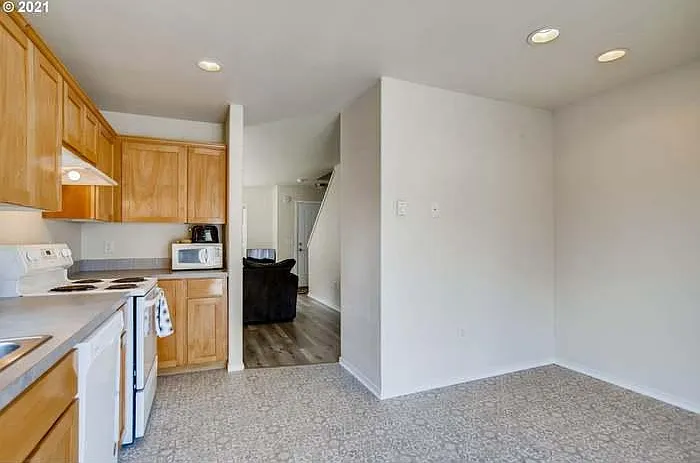 Kitchen & dining