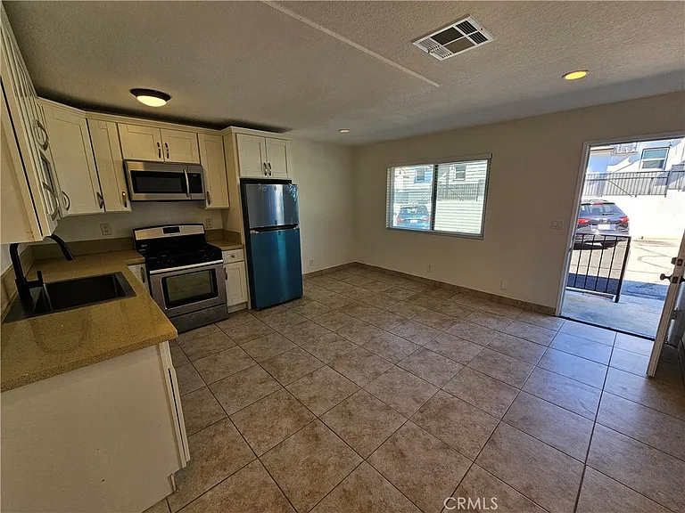 10037 Samoa Ave #6 — Photo 7