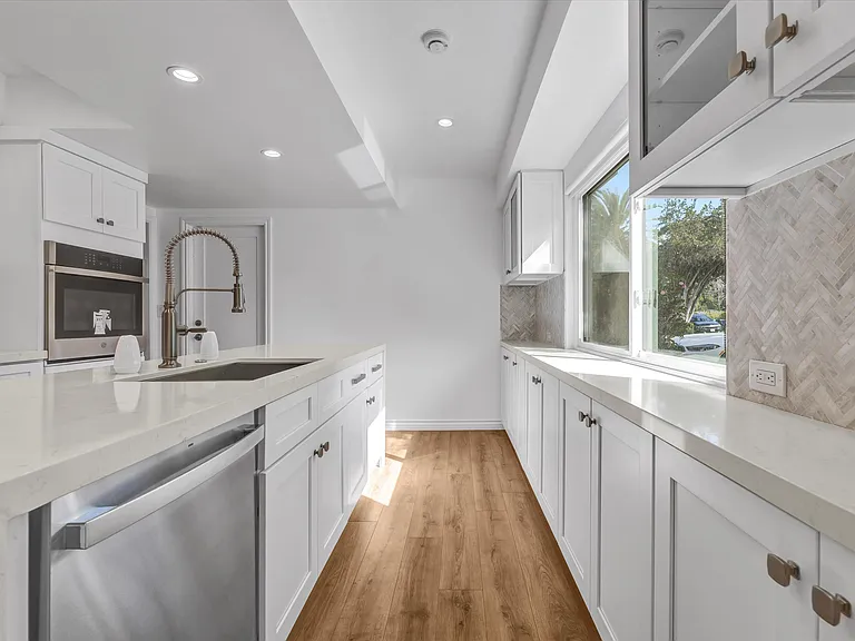 Kitchen island with sink and dishwasher