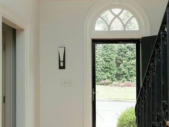 2nd image of 2927 Four Pines Dr