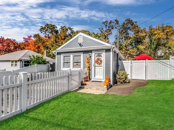 9 Bertha Street, East Patchogue, NY 11772