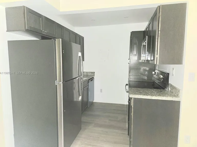 10784 N Kendall Dr #D4 — Photo 8