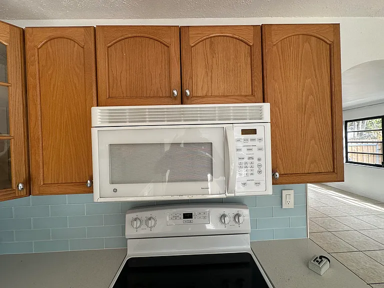 1424 SW 9th St — Photo 12