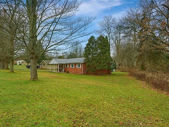 3rd image of 10 Dover Dr