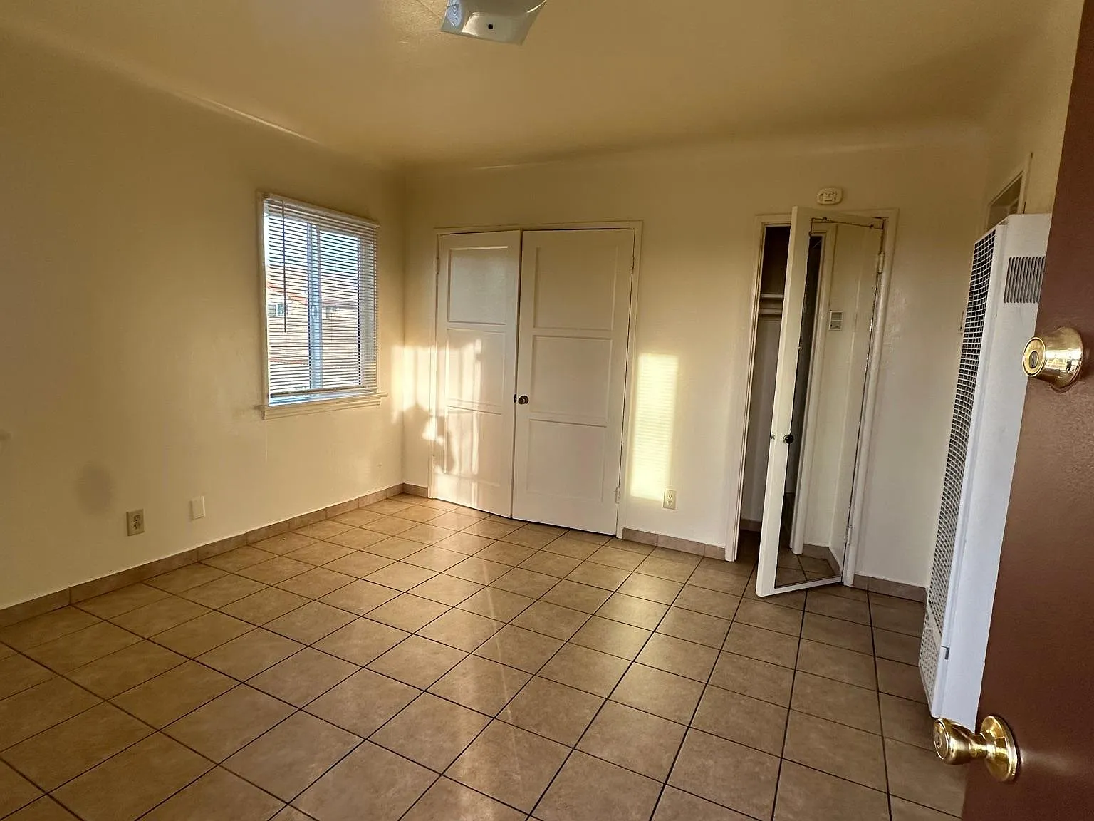 Studio, 400 sqft, $1,500 — Photo 1