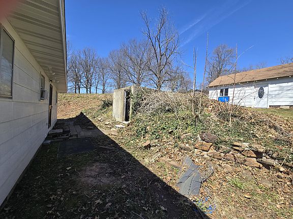 4th image of 603 W 1st Street