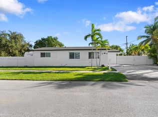 11460 Douglas Dr, Miami, FL 33176