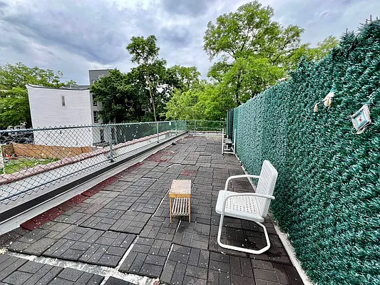 Rented by ERNY LLC | media 52