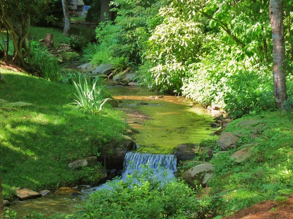 39 Creekside Cv N, Scaly Mountain, NC 28775