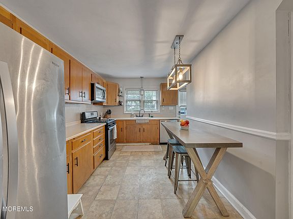 4th image of 377 Westwood Avenue
