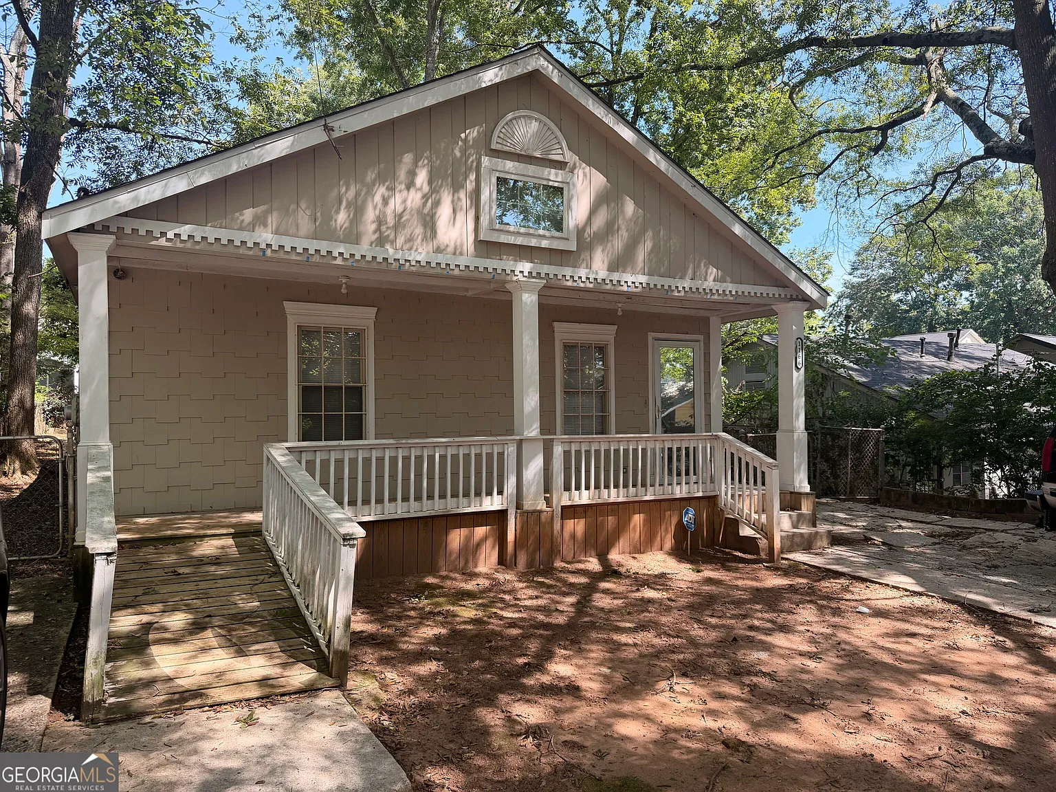 3 bed, 2.5 bath, 1144 sqft, $2,100 — Photo 2