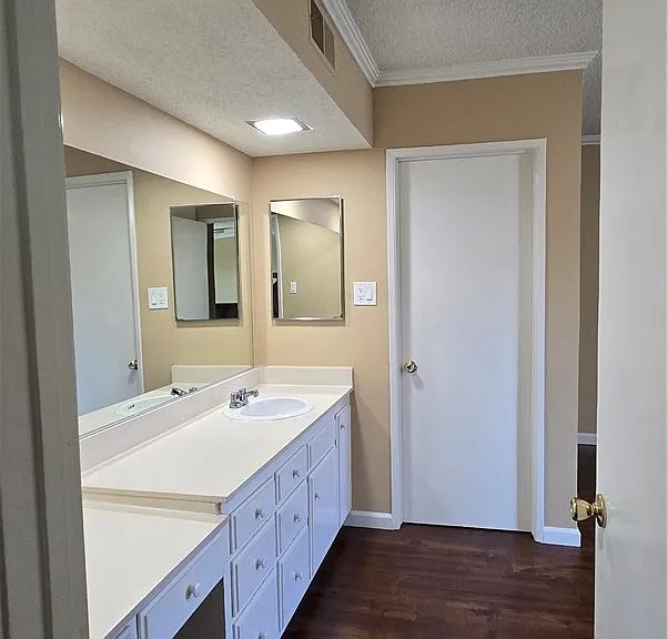 400 N Acacia Ave — Photo 12