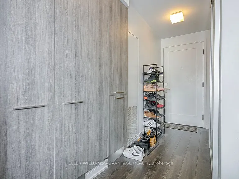 28 Wellesley St E #603 — Photo 6