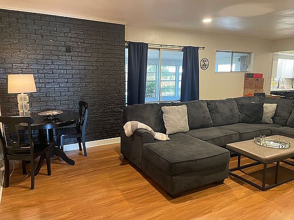 3rd image of 704 Pampa St