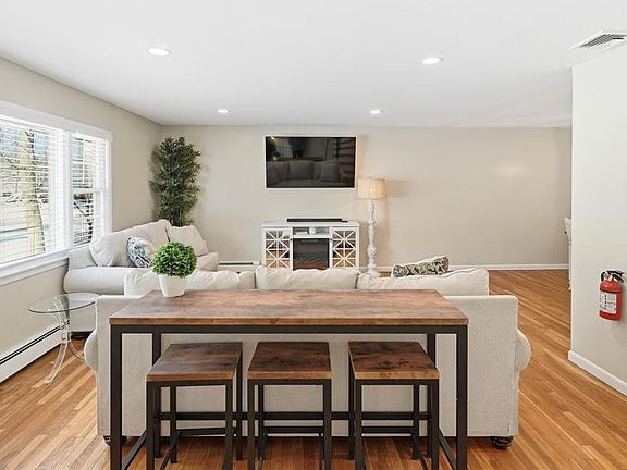 4th image of 14 King Rd