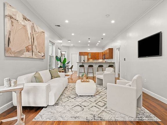 4th image of 72 Tuttle St #1