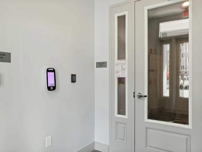 895 Boston Rd-002
