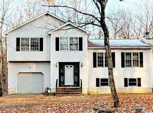 178 Ledgeway Dr, Dingmans Ferry, PA 18328
