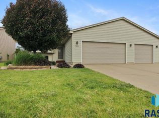 7601 S Bell Cir, Sioux Falls, SD 57108