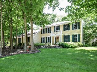 4441 S River Ridge Blvd, Greenfield, WI 53228