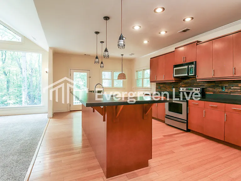 533 Wynn Rd — Photo 6