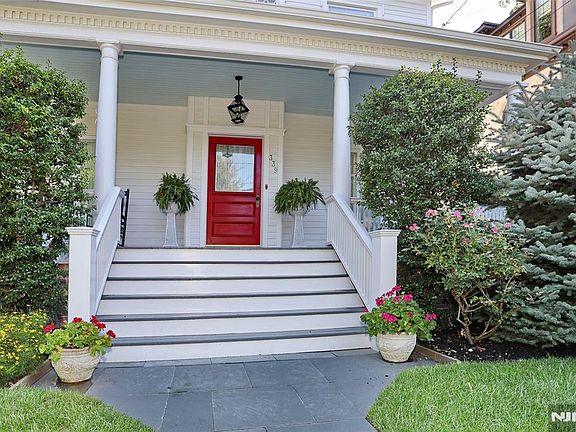 3rd image of 339 Highwood Ave