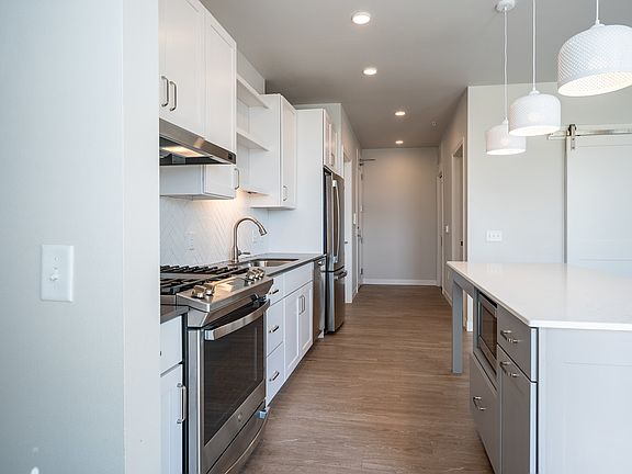 4th image of 510 W Washington Ave #523