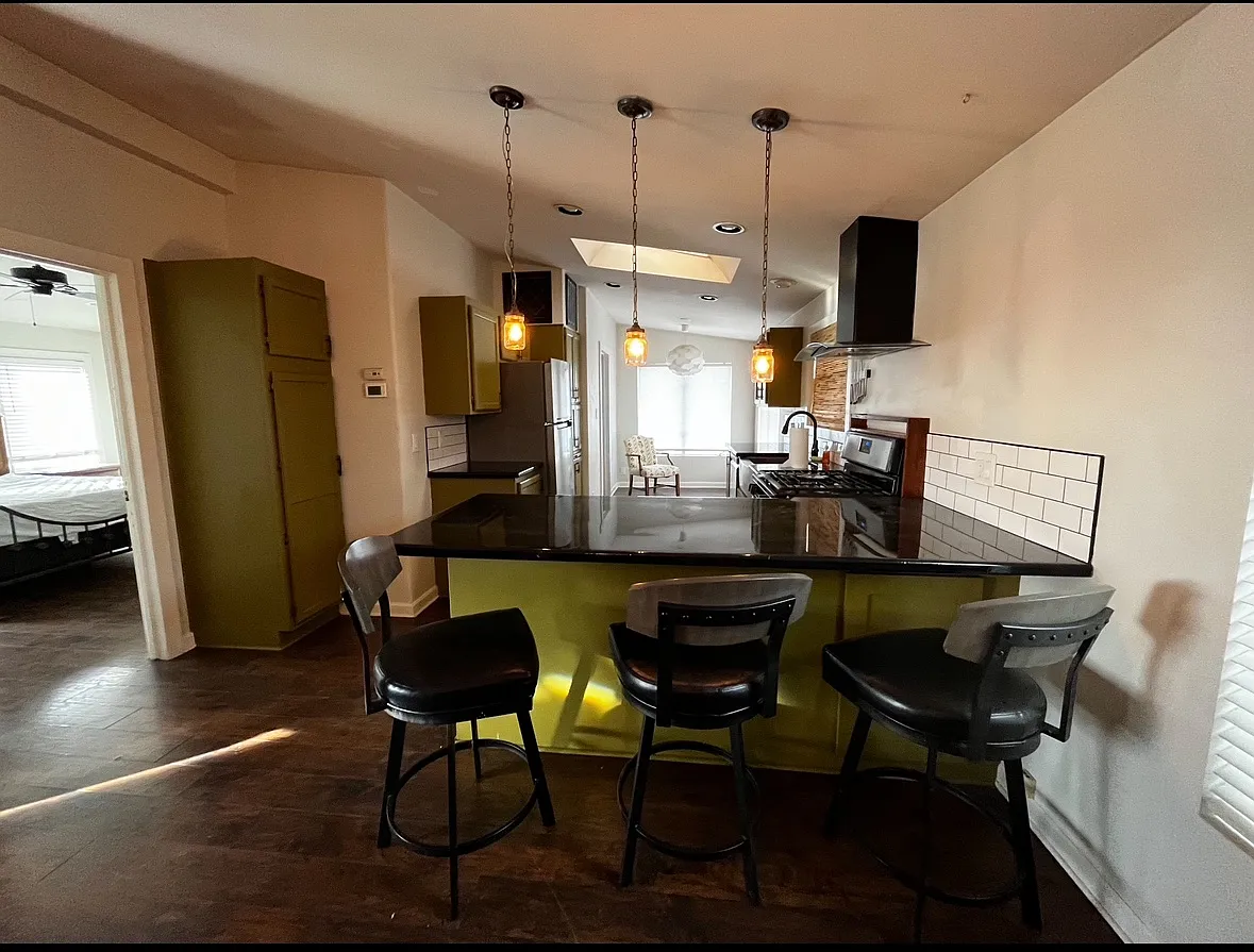 920 Hathaway St — Photo 3