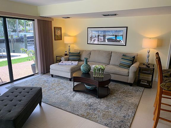2nd image of 76 Isle Of Venice Dr APT B