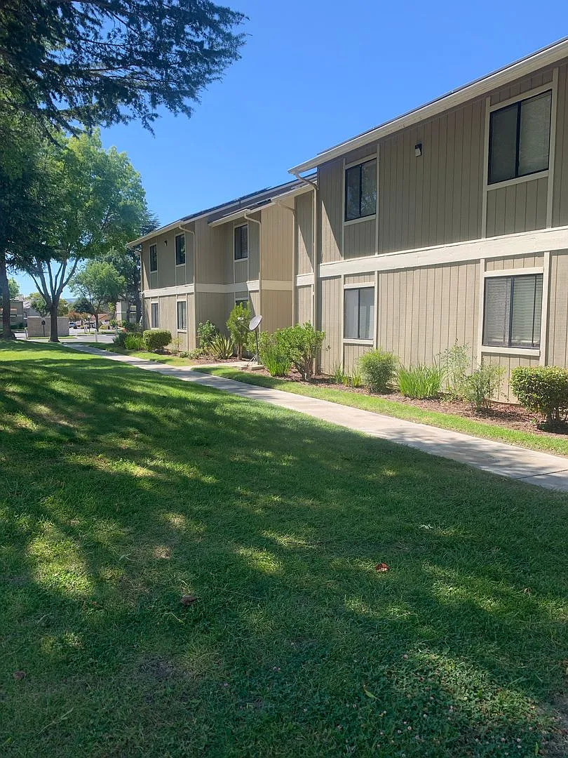 Dry Creek Apartments — Photo 2
