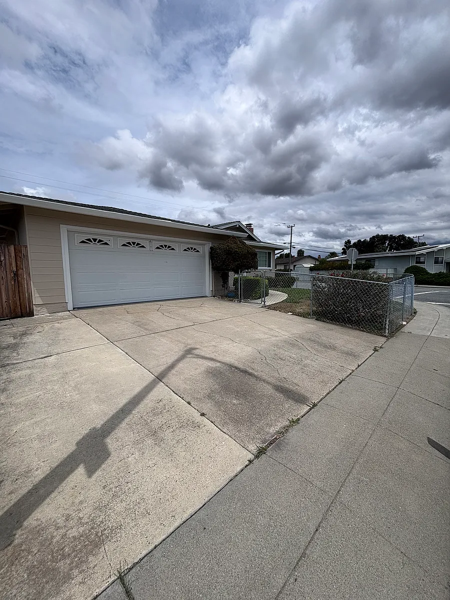 Building Photo - 4901 Yellowstone Park Dr