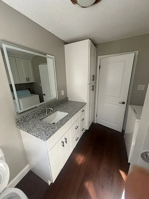 1 bed, 700 sqft, $2,200 — Photo 2