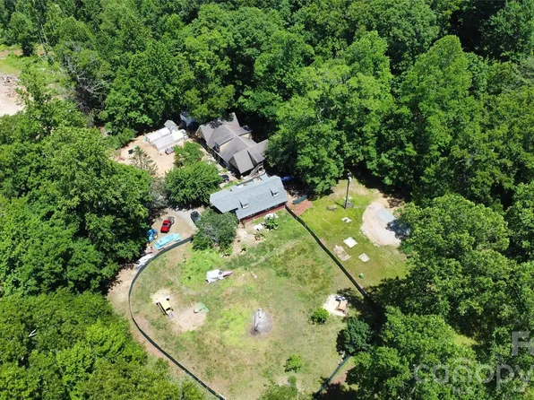 1480 Davis Mountain Rd, Hendersonville, NC 28739