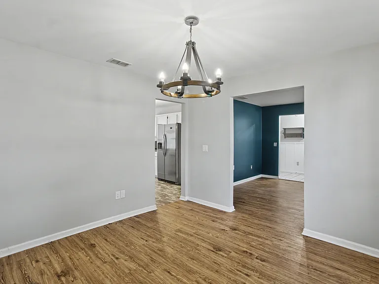 404 Clairemore Cir — Photo 6