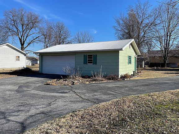 Heated Workshop/2-Car Garage
