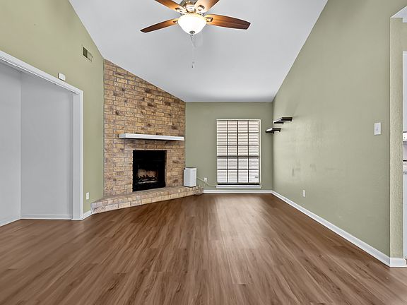 2nd image of 806 Mariana Dr